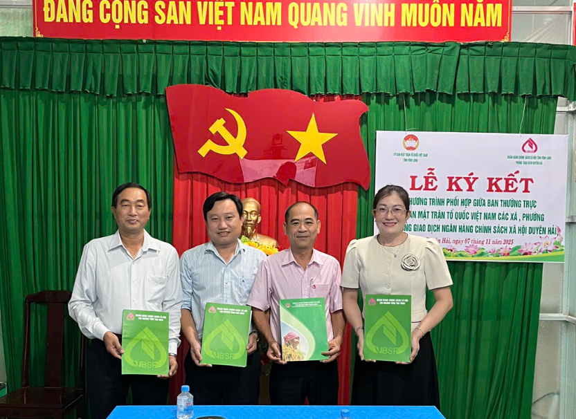 Ký kết Chương trình phối hợp giữa Ban Thường trực Ủy ban Mặt trận Tổ quốc Việt Nam các xã, phường với Phòng giao dịch Ngân hàng Chính sách Xã hội Duyên Hải, tỉnh Vĩnh Long.