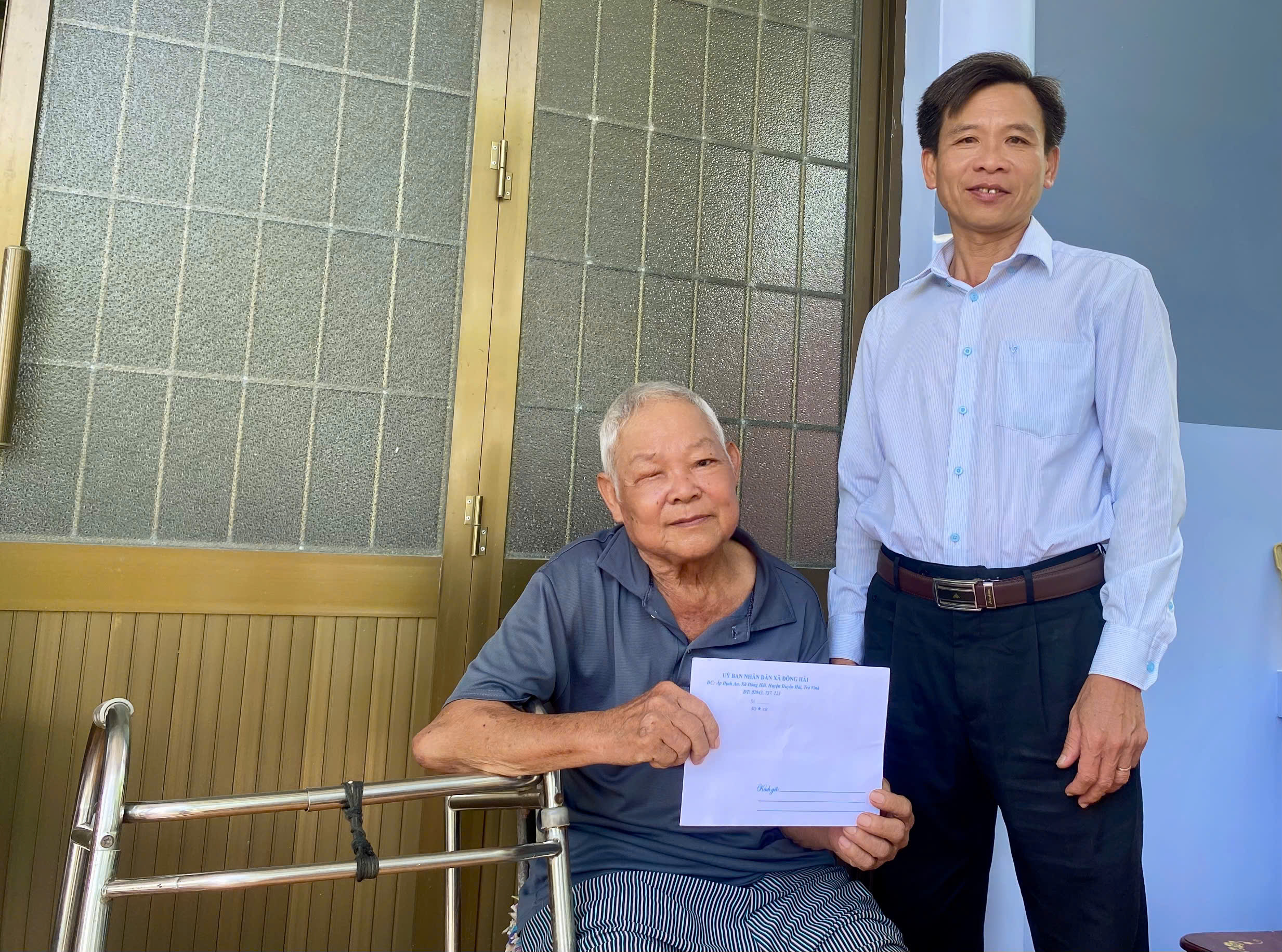 xã Đông Hải thăm hỏi, tặng quà gia đình chính sách nhân ngày Thương binh – Liệt sĩ 27/7